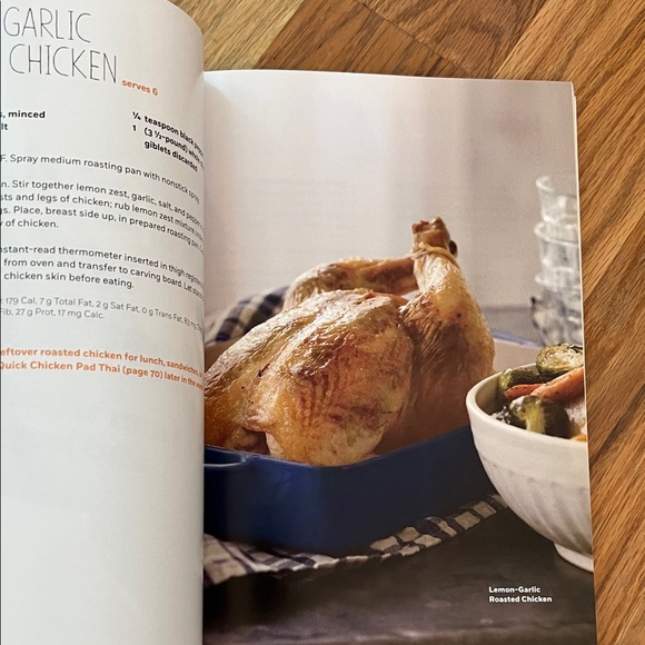 Lot of 2 Weight Watchers Flavorful Cookbooks Turn Up The Flavor & Good Deal - Picture 9 of 9